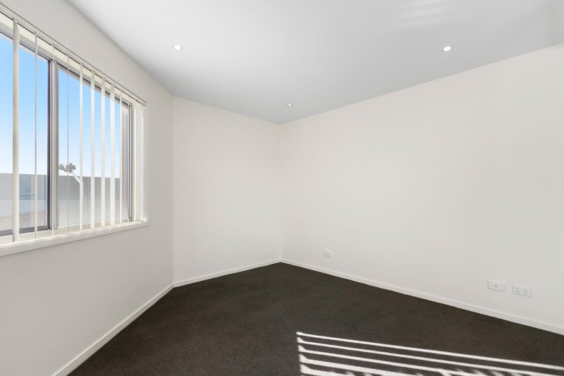 Photo - 5/54 Ernest Cavanagh Street, Gungahlin ACT 2912 - Image 8