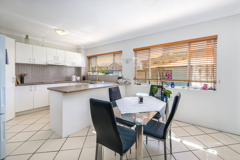 Photo - 5/542 Marine Parade, Biggera Waters QLD 4216 - Image 4