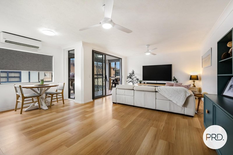 Photo - 5/542 Marine Parade, Biggera Waters QLD 4216 - Image 2