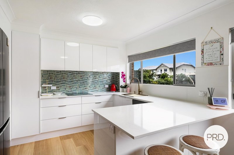 Photo - 5/542 Marine Parade, Biggera Waters QLD 4216 - Image 3