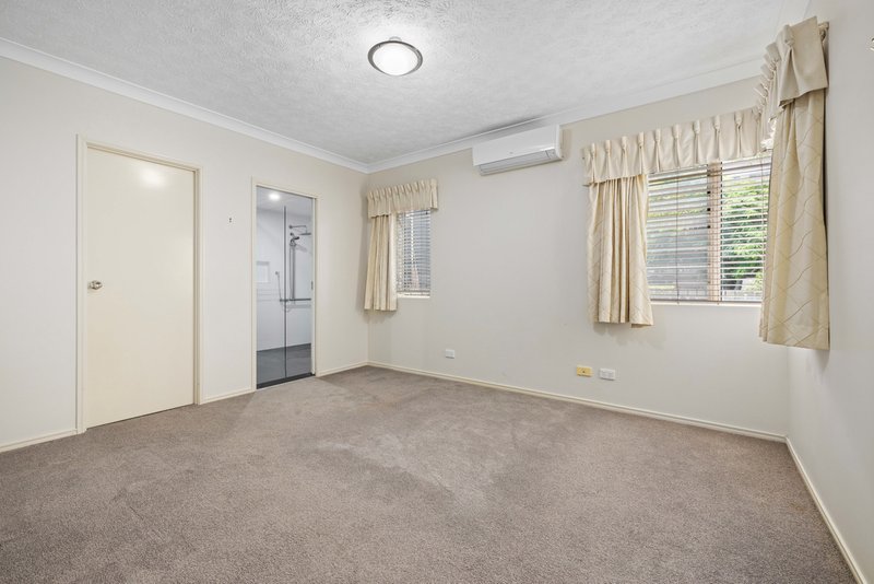 Photo - 5/55 Landsborough Avenue, Scarborough QLD 4020 - Image 10