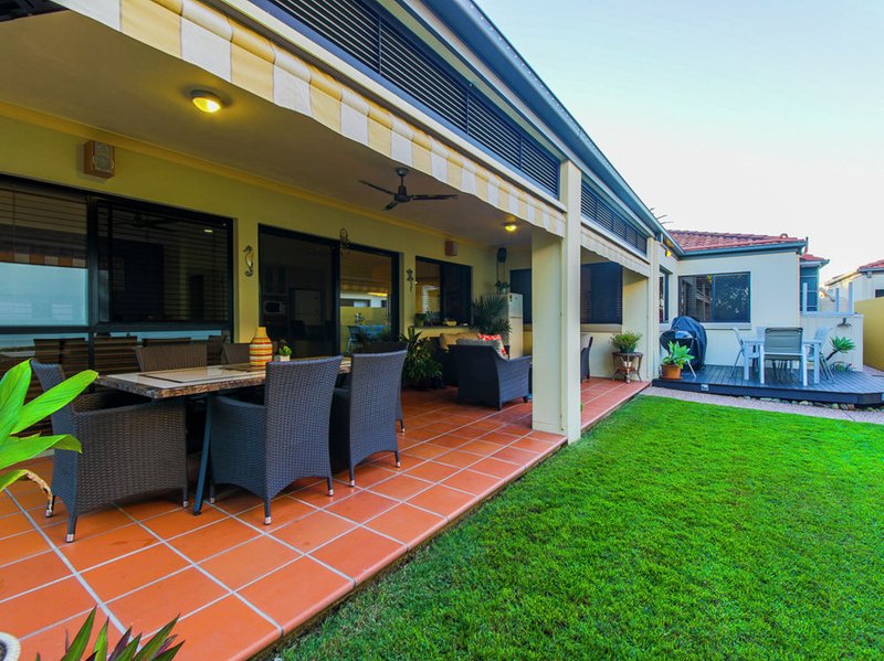 Photo - 555 Oyster Cove Promenade, Helensvale QLD 4212 - Image 15