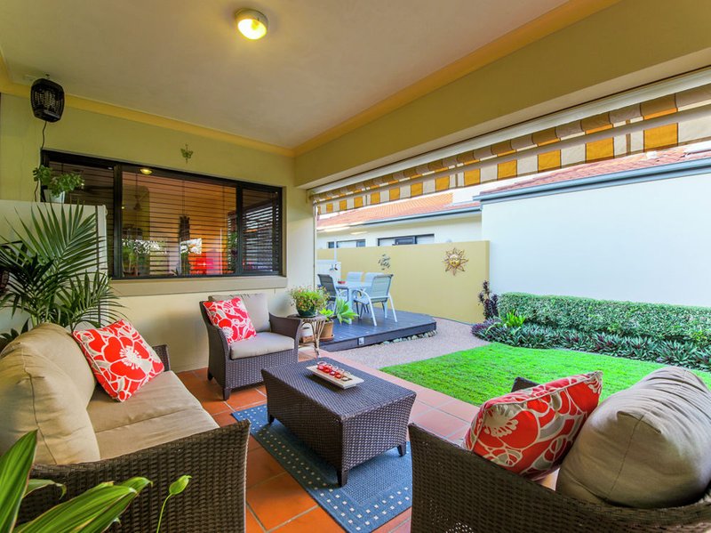 Photo - 555 Oyster Cove Promenade, Helensvale QLD 4212 - Image 16