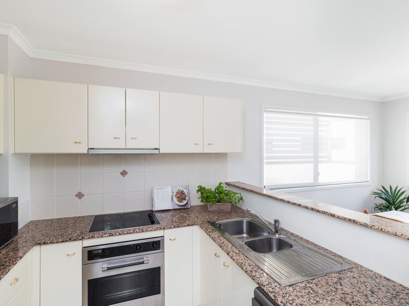 Photo - 55/55 Harries Rd Road, Coorparoo QLD 4151 - Image 5