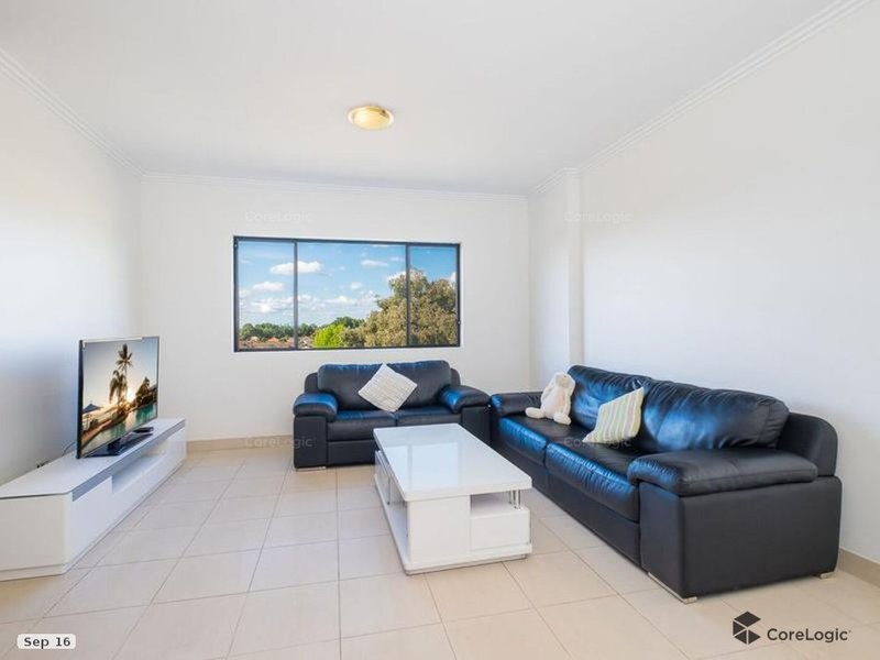 Photo - 5/568 Forest Road, Penshurst NSW 2222 - Image 3