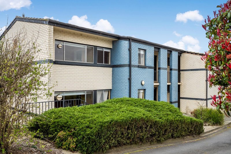 Photo - 5/58 Bennelong Crescent, Macquarie ACT 2614 - Image 1