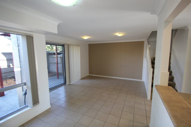 Photo - 5/6-32 University Drive, Meadowbrook QLD 4131 - Image 3