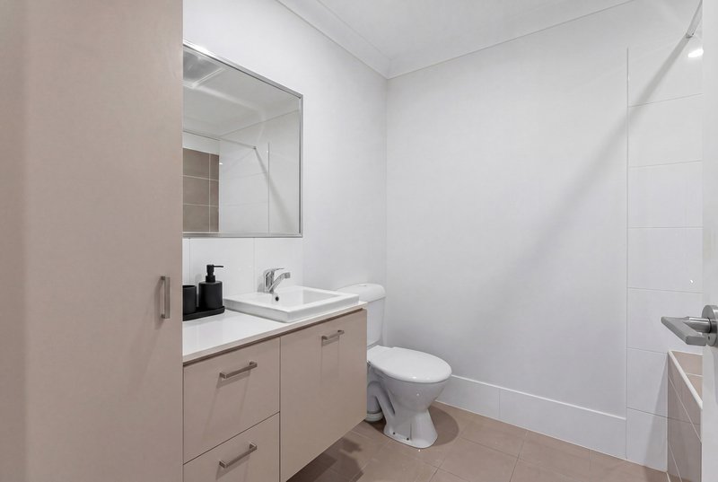 Photo - 5/6-44 Clearwater Street, Bethania QLD 4205 - Image 13