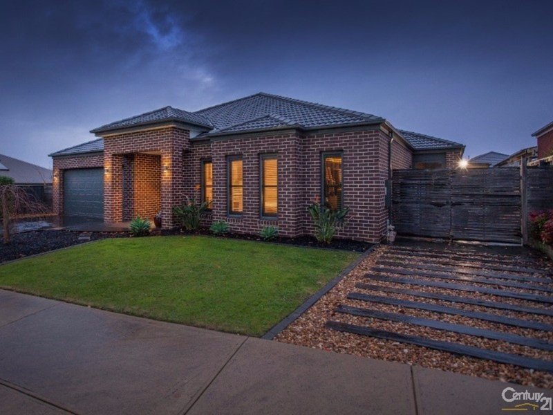 56 Arthur Phillip Drive, Pakenham VIC 3810