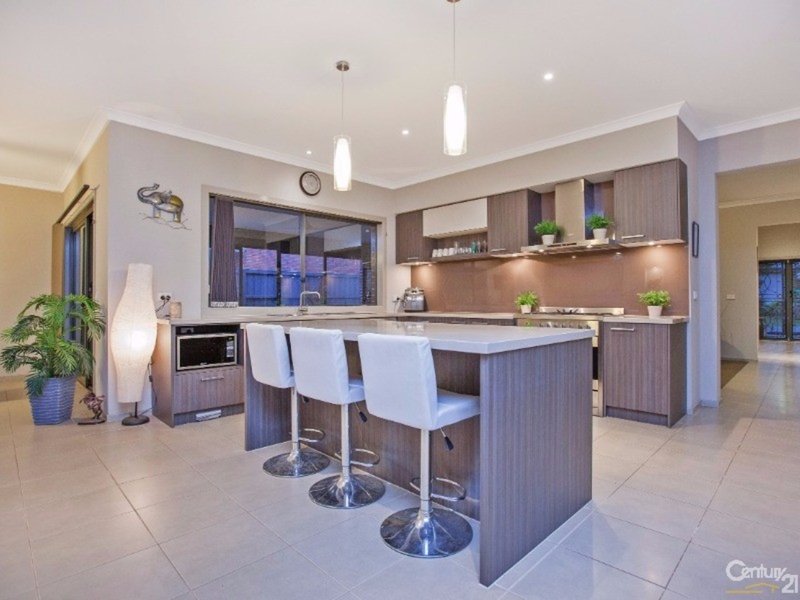 Photo - 56 Arthur Phillip Drive, Pakenham VIC 3810 - Image 2