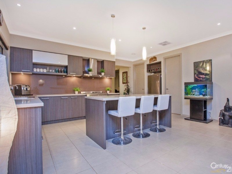 Photo - 56 Arthur Phillip Drive, Pakenham VIC 3810 - Image 3