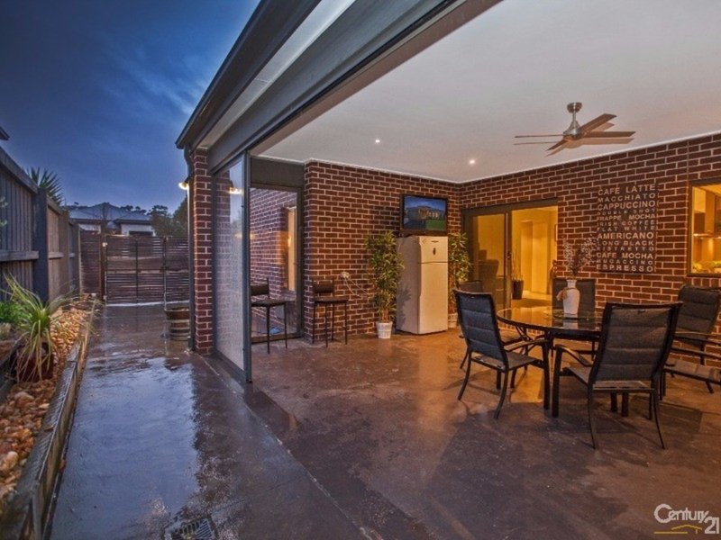 Photo - 56 Arthur Phillip Drive, Pakenham VIC 3810 - Image 12