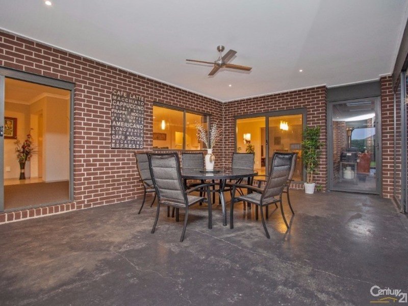 Photo - 56 Arthur Phillip Drive, Pakenham VIC 3810 - Image 13