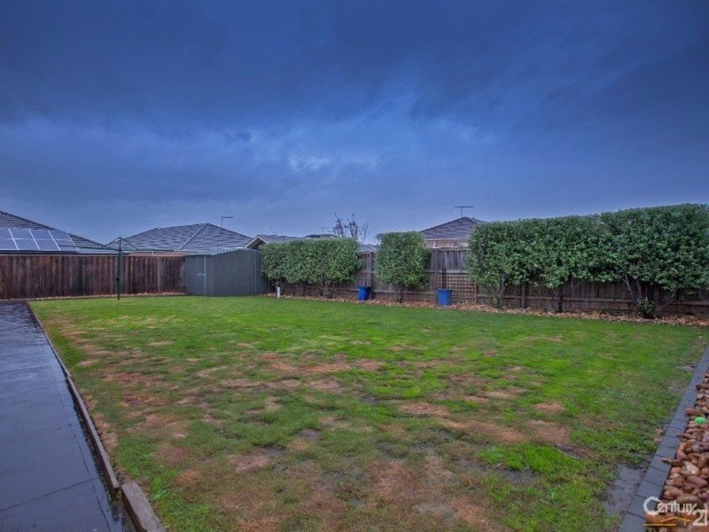 Photo - 56 Arthur Phillip Drive, Pakenham VIC 3810 - Image 14