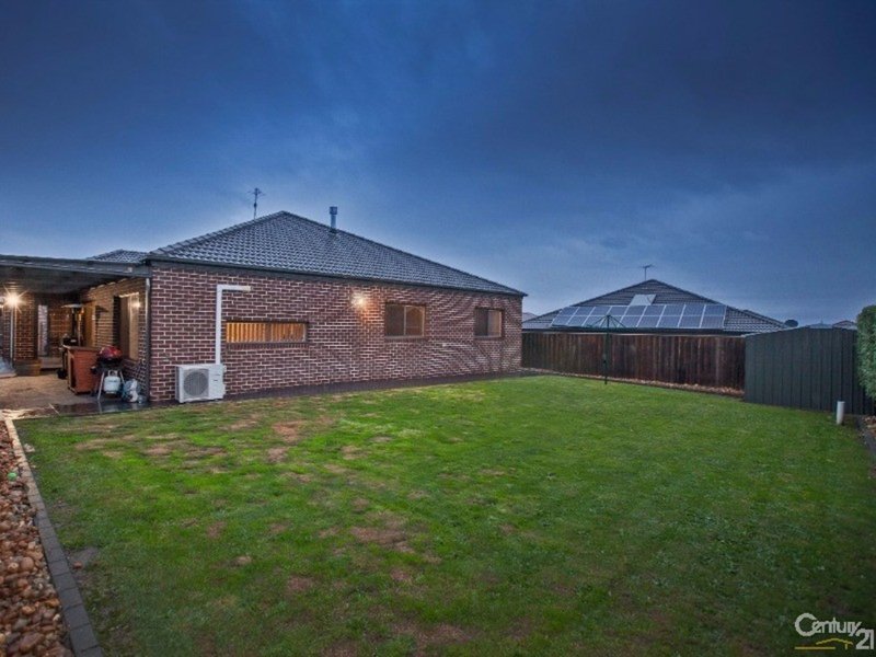 Photo - 56 Arthur Phillip Drive, Pakenham VIC 3810 - Image 15