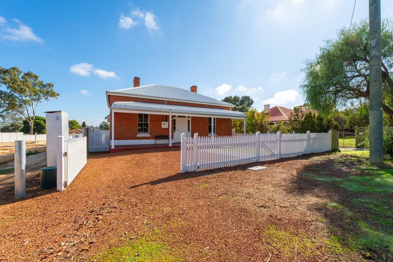 Photo - 56 Chidlow Street East , Northam WA 6401 - Image 3