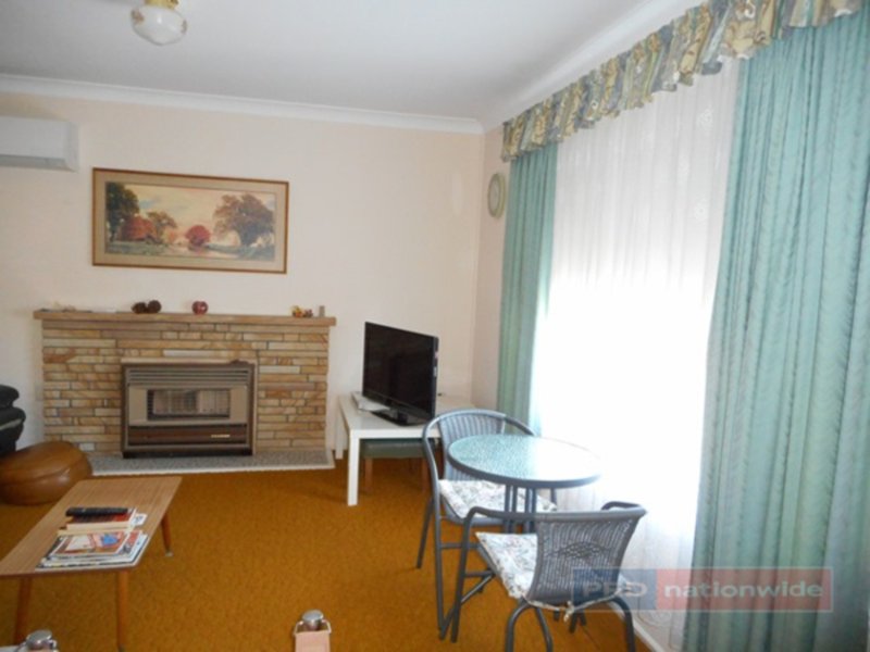 Photo - 56 Clarke Street, Tumut NSW 2720 - Image 2