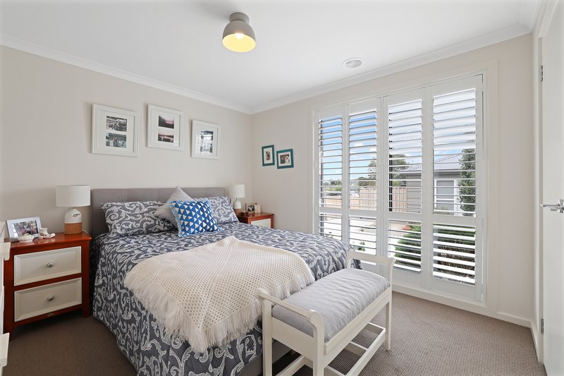 Photo - 56 Coach Circuit, Pakenham VIC 3810 - Image 6