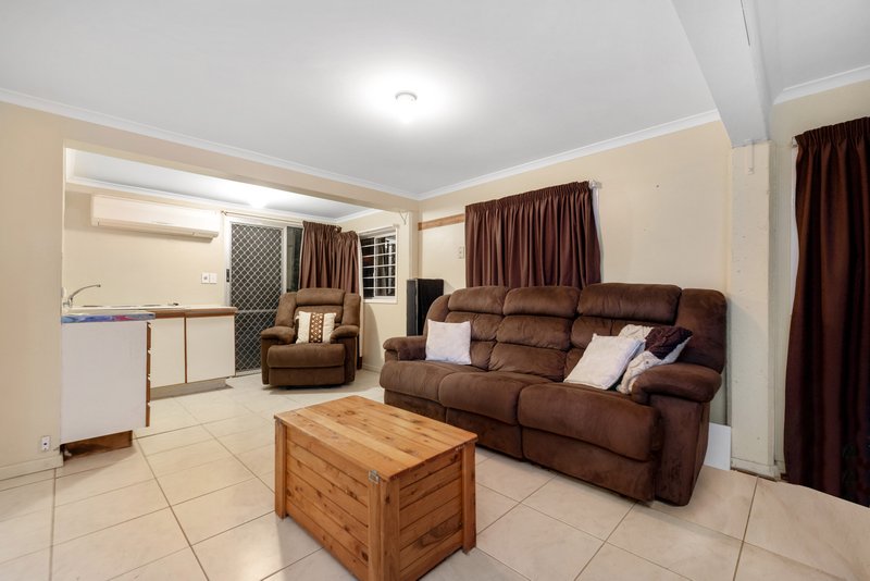 Photo - 56 Cobbity Crescent, Arana Hills QLD 4054 - Image 9