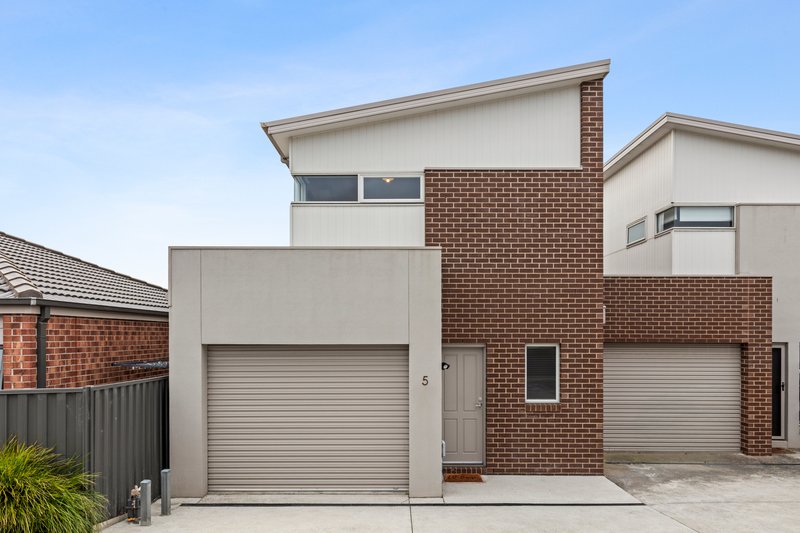 Photo - 5/6 Crows Road, Belmont VIC 3216 - Image 1