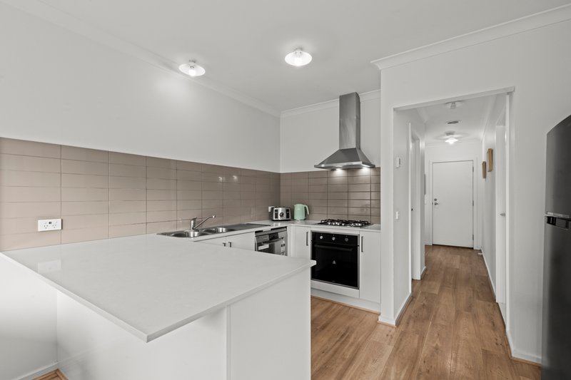 Photo - 5/6 Crows Road, Belmont VIC 3216 - Image 2