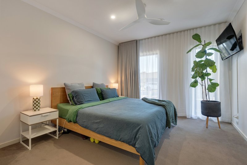 Photo - 56 Domain Way, Craigieburn VIC 3064 - Image 3