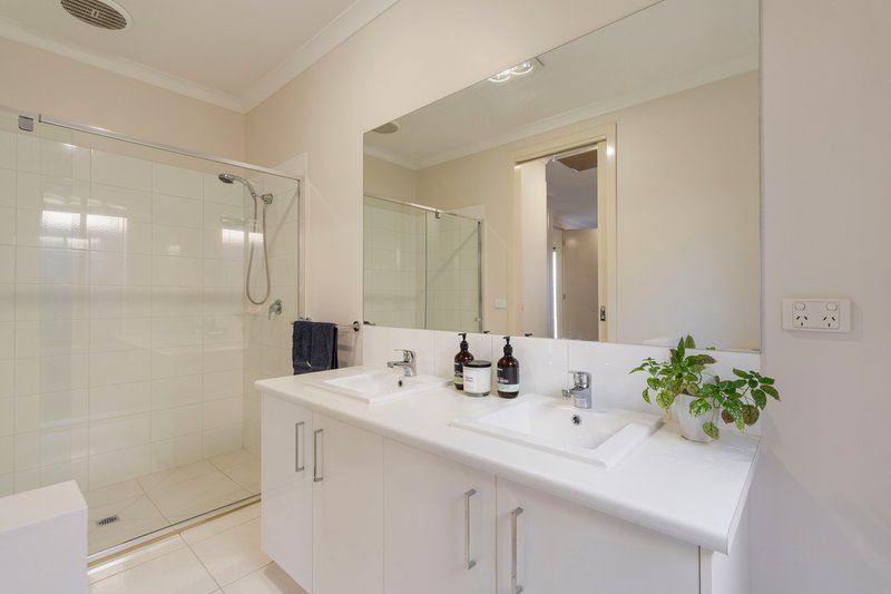 Photo - 56 Domain Way, Craigieburn VIC 3064 - Image 5