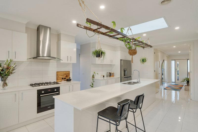 Photo - 56 Domain Way, Craigieburn VIC 3064 - Image 8