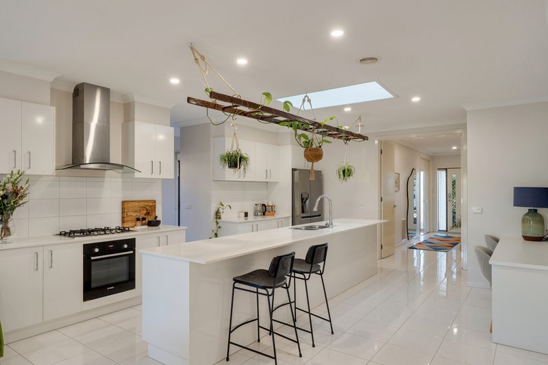Photo - 56 Domain Way, Craigieburn VIC 3064 - Image 9