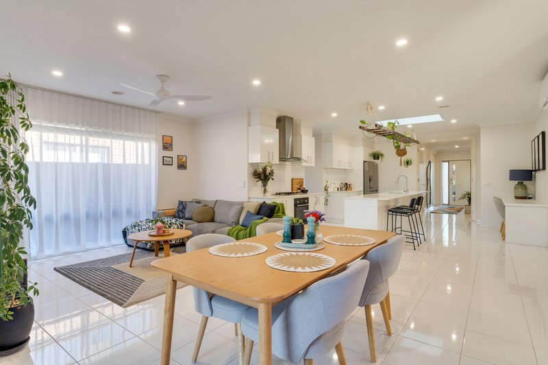 Photo - 56 Domain Way, Craigieburn VIC 3064 - Image 12