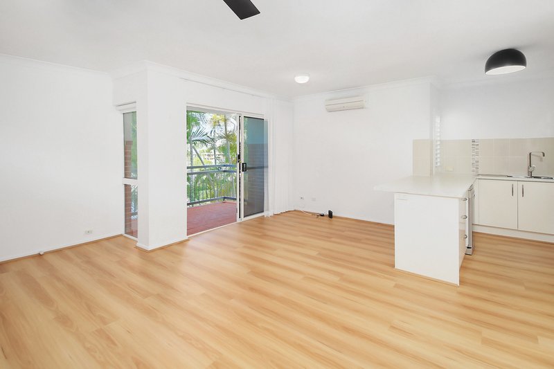 Photo - 5/6 Durham Street, Coorparoo QLD 4151 - Image 2