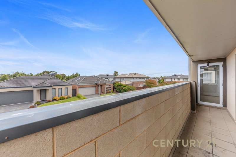 Photo - 56 Edgeware Close, Pakenham VIC 3810 - Image 11