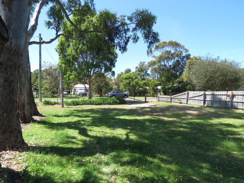 Photo - 56 Eighth Avenue, Raymond Island VIC 3880 - Image 4