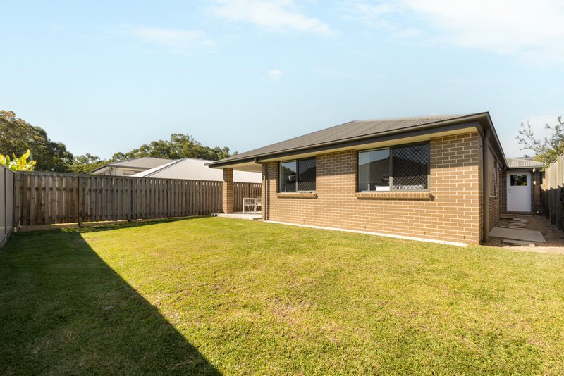 Photo - 56 Ellabay Crescent, Redland Bay QLD 4165 - Image 7