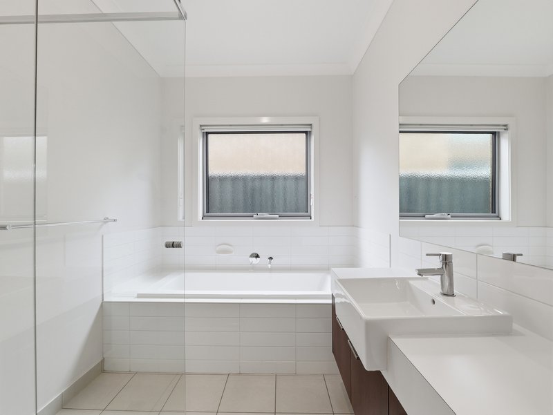 Photo - 56 Eureka Drive, Manor Lakes VIC 3024 - Image 6