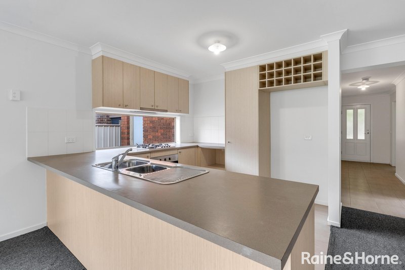 Photo - 56 Fantail Way, Brookfield VIC 3338 - Image 4