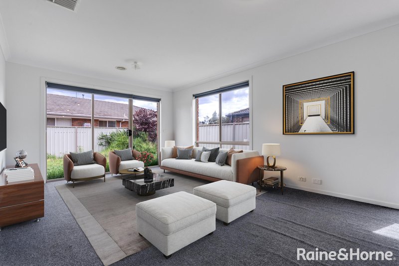 Photo - 56 Fantail Way, Brookfield VIC 3338 - Image 6