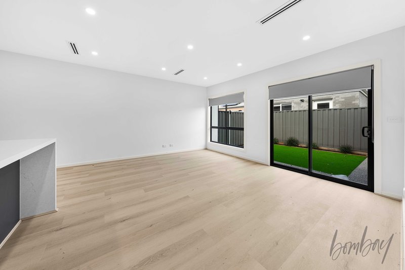 Photo - 56 Farm Crescent, Donnybrook VIC 3064 - Image 4