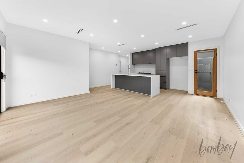 Photo - 56 Farm Crescent, Donnybrook VIC 3064 - Image 5