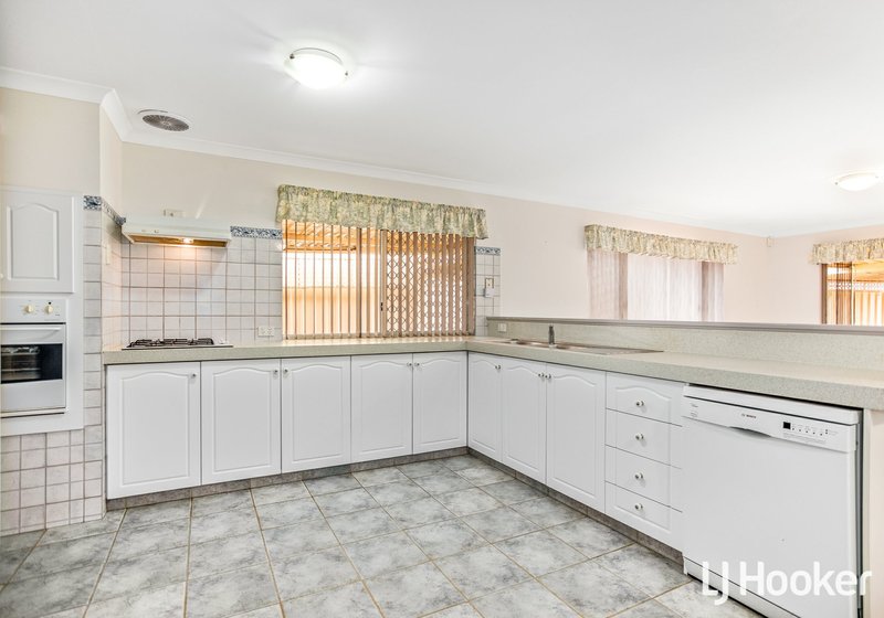 Photo - 56 Flowerwood Way, Huntingdale WA 6110 - Image 6