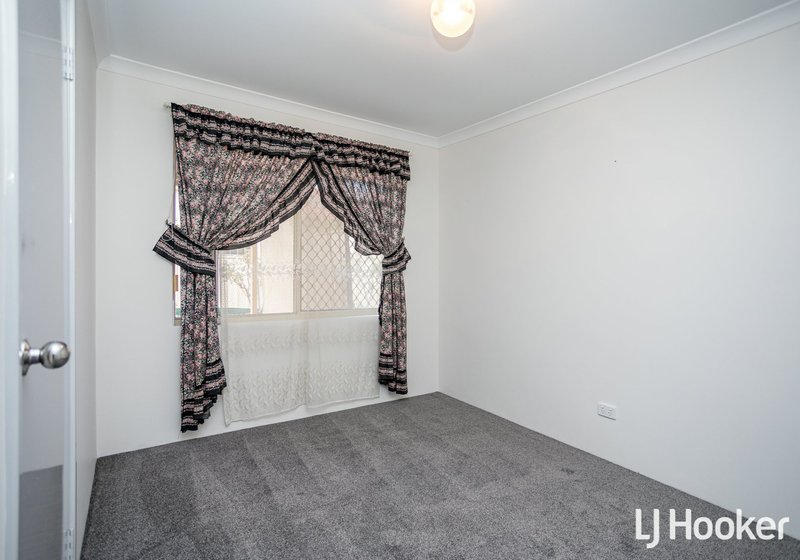 Photo - 56 Flowerwood Way, Huntingdale WA 6110 - Image 16