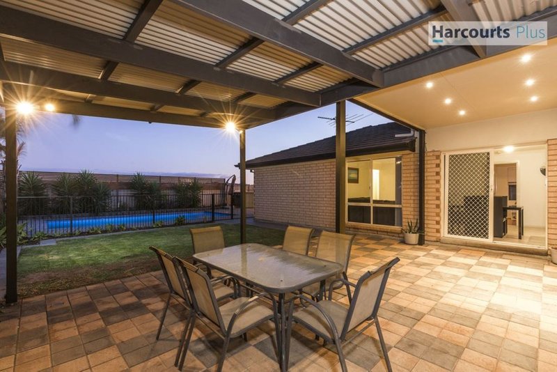 Photo - 56 Freebairn Drive, Hallett Cove SA 5158 - Image 16