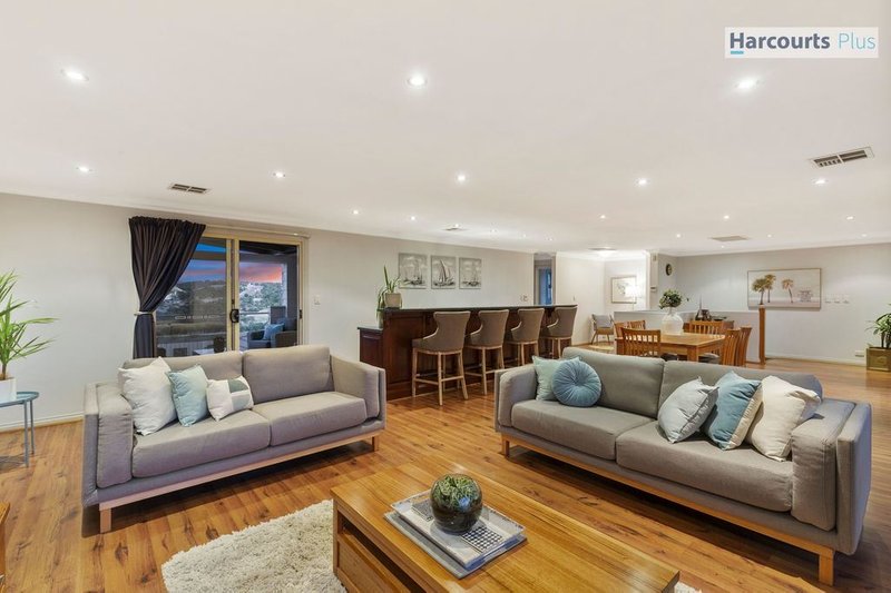 Photo - 56 Freebairn Drive, Hallett Cove SA 5158 - Image 13