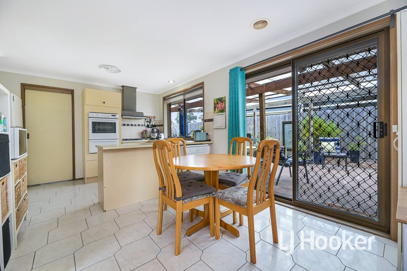 Photo - 56 Gipps Crescent, Cranbourne North VIC 3977 - Image 2