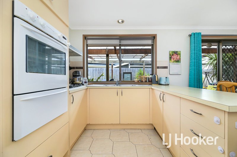 Photo - 56 Gipps Crescent, Cranbourne North VIC 3977 - Image 3