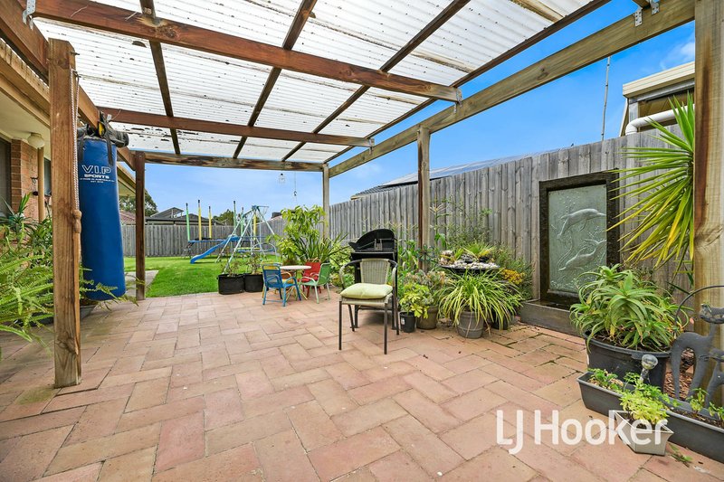 Photo - 56 Gipps Crescent, Cranbourne North VIC 3977 - Image 7