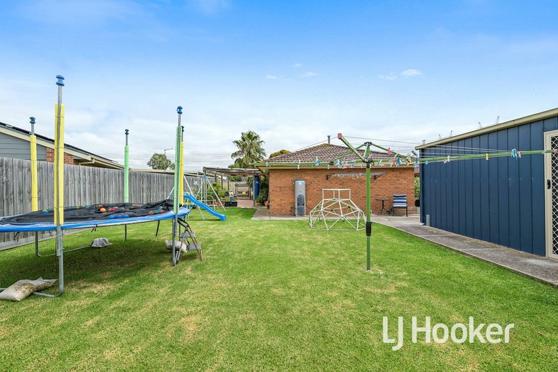 Photo - 56 Gipps Crescent, Cranbourne North VIC 3977 - Image 9