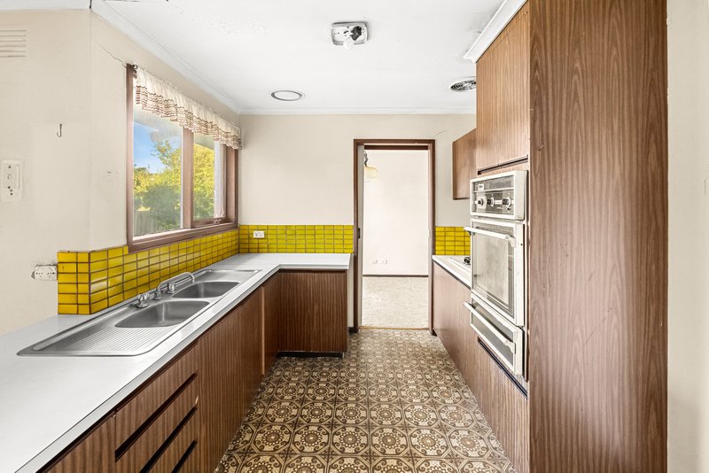 Photo - 56 Greaves Street South, Werribee VIC 3030 - Image 2