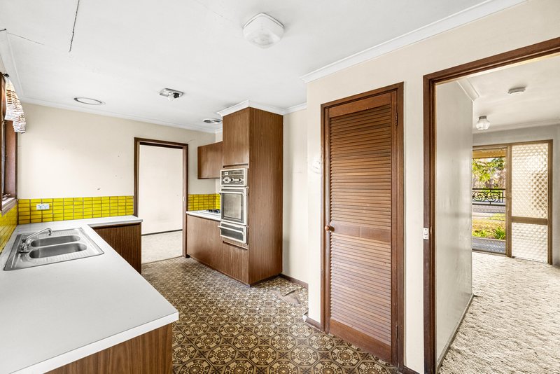 Photo - 56 Greaves Street South, Werribee VIC 3030 - Image 3