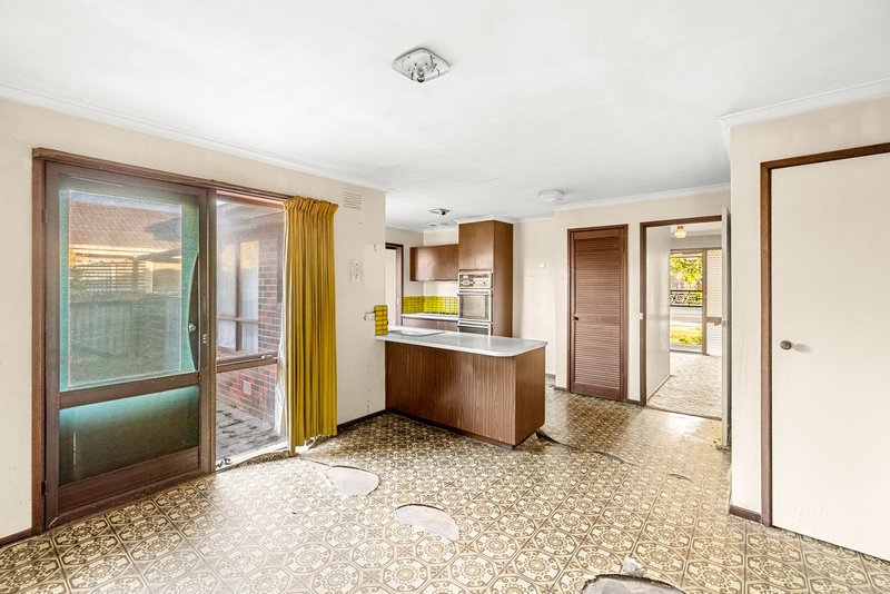 Photo - 56 Greaves Street South, Werribee VIC 3030 - Image 4